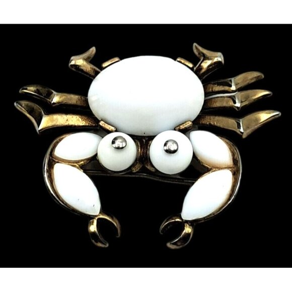 Trifari Crab Brooch Figural Pin White Rhinestone Cabochon Gold Tone Vintage Cost - Picture 2 of 11